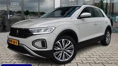 Grijs Gebruikt 2024 VW T-Roc Life SUV | € 30.900 (Goede deal)