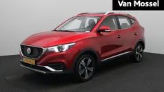Rood Gebruikt 2020 MG ZS Luxury Sedan | € 14.995 (Eerlijke prijs)