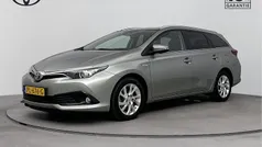Grijs Gebruikt 2017 Toyota Auris Hybrid Stationwagen | € 15.945 (Eerlijke prijs)