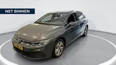 Grijs Gebruikt 2023 VW Golf VIII Life Hatchback | € 23.940 (Eerlijke prijs)