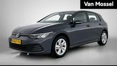 Gebruikt 2022 VW Golf VIII Life Hatchback | € 23.900 (Eerlijke prijs)