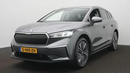 Grijs Gebruikt 2023 Skoda Enyaq iV Business Line SUV | € 29.900 (Eerlijke prijs)