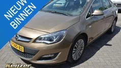 Bruin Gebruikt 2014 Opel Astra Cosmo Sedan | € 3.450 (Eerlijke prijs)