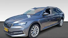 Grijs Gebruikt 2022 Skoda Superb Business Line Stationwagen | € 27.925 (Eerlijke prijs)