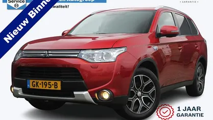 Rood Gebruikt 2015 Mitsubishi Outlander P-HEV Edition SUV | € 13.495 (Eerlijke prijs)