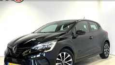 Zwart Gebruikt 2021 Renault Clio V Zen Hatchback | € 12.440 (Eerlijke prijs)