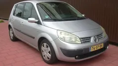 Grijs Gebruikt 2006 Renault Scénic II Business MPV | € 650 (Eerlijke prijs)
