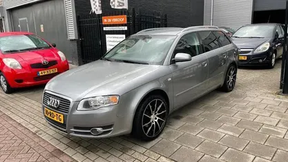 Occasion Audi A4 Proline 131 PK (96 kW) 2005 Grijs, metallic lak Stationwagen