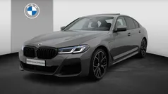 Grijs Gebruikt 2022 BMW 545e M Sport Sedan | € 54.900 (Eerlijke prijs)