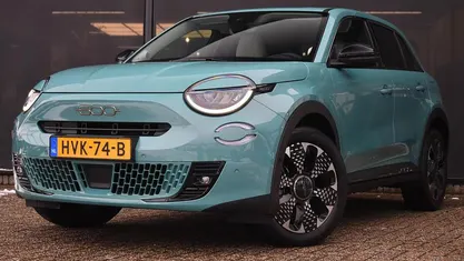 Blauw Occasion 2025 Fiat 600E La Prima SUV | € 28.895 (Eerlijke prijs)