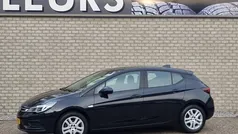 Zwart Gebruikt 2018 Opel Astra Edition Hatchback | € 13.250 (Eerlijke prijs)