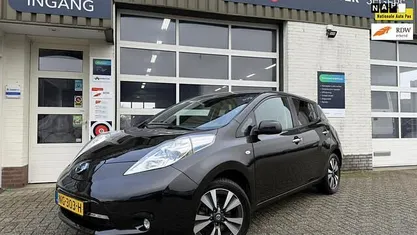 Zwart Gebruikt 2017 Nissan Leaf Tekna Hatchback | € 7.995 (Eerlijke prijs)