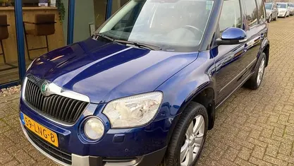 Blauw (metallic) Occasion 2010 Skoda Yeti Elegance SUV | € 7.945 (Eerlijke prijs)