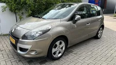 Beige, metallic lak Gebruikt 2011 Renault Scénic III Dynamique MPV | € 4.750 (Eerlijke prijs)