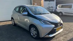 Grijs Gebruikt 2014 Toyota Aygo X-play Hatchback | € 4.999 (Eerlijke prijs)