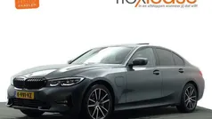 Grijs Gebruikt 2020 BMW 330 M Sport Sedan | € 29.900 (Eerlijke prijs)