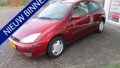 Rood Gebruikt 2002 Ford Focus Hatchback | € 1.260 (Eerlijke prijs)