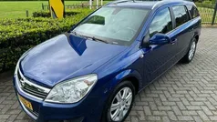Blauw, metallic lak Gebruikt 2010 Opel Astra Cosmo Stationwagen | € 4.650 (Eerlijke prijs)