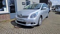 Zilver Gebruikt 2012 Toyota Verso MPV | € 9.745 (Eerlijke prijs)