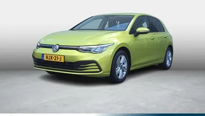 Geel Gebruikt 2021 VW Golf VIII Life Hatchback | € 20.395 (Super prijs)