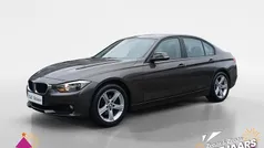 Havanna metallic (bruin metallic) Gebruikt 2012 BMW 320 Executive Sedan | € 14.990 (Eerlijke prijs)