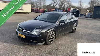 Zwart Occasion 2004 Opel Vectra GTS Elegance Hatchback | € 1.499 (Eerlijke prijs)
