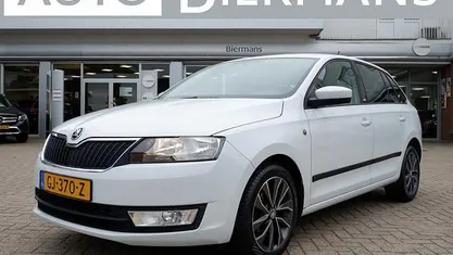 Wit Gebruikt 2015 Skoda Rapid Comfort Hatchback | € 7.950 (Eerlijke prijs)