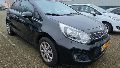 Zwart Gebruikt 2013 Kia Rio Plus Hatchback | € 4.999 (Goede deal)