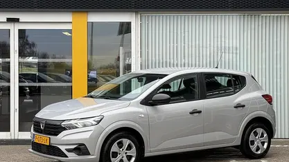Grijs Occasion 2022 Dacia Sandero Essentiel Hatchback | € 12.745 (Eerlijke prijs)