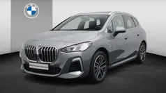 Skyscraper grey metallic (grijs metallic) Gebruikt 2024 BMW 225 Active Tourer M Sport MPV | € 46.350 (Eerlijke prijs)