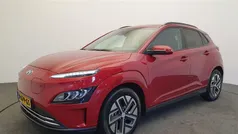 Rood, metallic lak Gebruikt 2021 Hyundai Kona Comfort SUV | € 22.450 (Eerlijke prijs)
