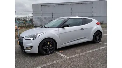 Wit (metallic) Gebruikt 2012 Hyundai Veloster Sport Coupé | € 3.900 (Eerlijke prijs)
