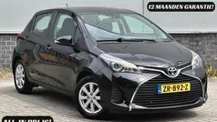 Zwart Gebruikt 2017 Toyota Yaris Hatchback | € 12.450 (Eerlijke prijs)