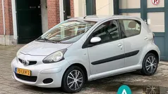 Grijs Gebruikt 2010 Toyota Aygo Comfort Hatchback | € 2.250 (Goede deal)