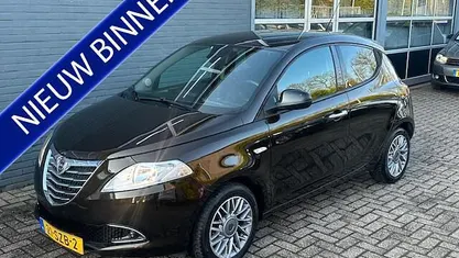 Occasion 2012 Lancia Ypsilon Silver Hatchback | € 5.750 (Goede deal)