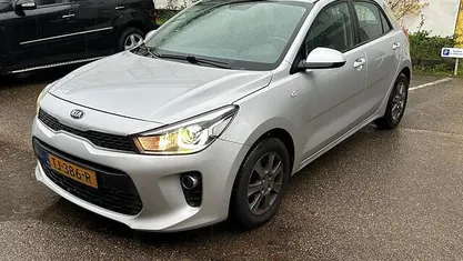 Grijs Gebruikt 2018 Kia Rio Hatchback | € 7.999 (Eerlijke prijs)