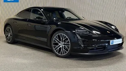 Gebruikt 2023 Porsche Taycan Sedan | € 62.900 (Super prijs)