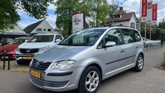 Grijs, metallic lak Gebruikt 2008 VW Touran R MPV | € 5.950 (Eerlijke prijs)