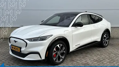 Wit (metallic) Occasion 2021 Ford Mustang Mach-E SUV | € 23.500 (Eerlijke prijs)