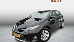 Zwart Gebruikt 2014 Toyota Auris Hybrid Hatchback | € 11.499 (Eerlijke prijs)