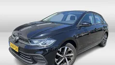 Zwart Gebruikt 2023 VW Polo Life Hatchback | € 22.950 (Eerlijke prijs)