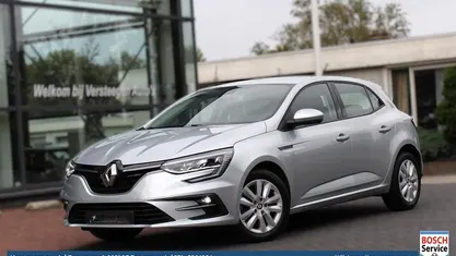 Zilver, metallic lak Occasion 2022 Renault Mégane IV Zen Hatchback | € 16.450 (Eerlijke prijs)