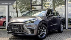 Grijs, metallic lak Gebruikt 2024 Lexus LBX SUV | € 38.995 (Eerlijke prijs)