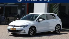 Wit Gebruikt 2023 VW Golf VIII Style Hatchback | € 26.950 (Eerlijke prijs)