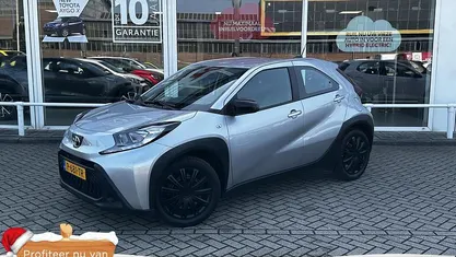 Grijs Gebruikt 2022 Toyota Aygo X Play SUV | € 15.950 (Goede deal)