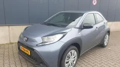 Gebruikt 2024 Toyota Aygo Play Hatchback | € 22.250 (Eerlijke prijs)