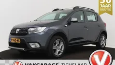 Grijs, metallic lak Gebruikt 2017 Dacia Sandero Stepway Ambiance Hatchback | € 8.699 (Eerlijke prijs)