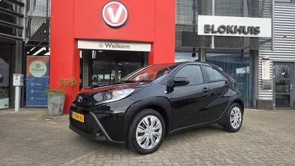 Zwart Gebruikt 2023 Toyota Aygo X Play SUV | € 16.190 (Eerlijke prijs)