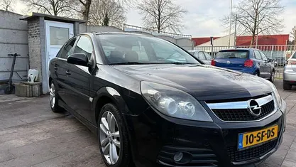 Zwart (metallic) Occasion 2005 Opel Vectra GTS Sport Hatchback | € 2.395 (Eerlijke prijs)