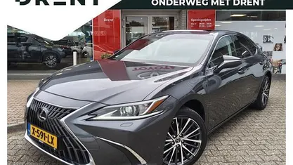 Grijs (metallic) Gebruikt 2023 Lexus ES300H Business Edition Sedan | € 41.400 (Goede deal)
